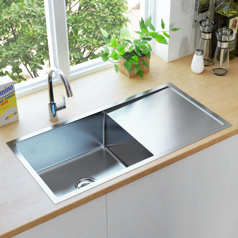 Handmade Kitchen Sink with Strainer Stainless Steel